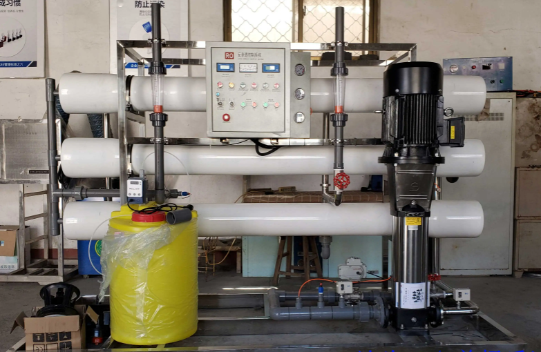 1-10噸小型<a href=http://www.siliaonet.com/fstcjssb/ target=_blank class=infotextkey>反滲透凈水設備</a>